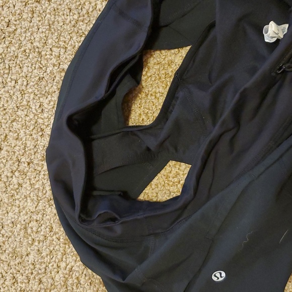 Lululemon speed up shorts size 6 - Picture 5 of 5